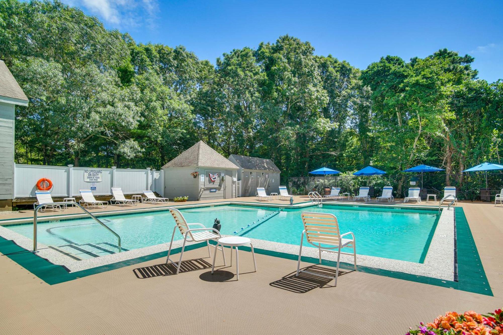 Coastal Mashpee Condo 2 Mi To Beach And Pool Access Bagian luar foto